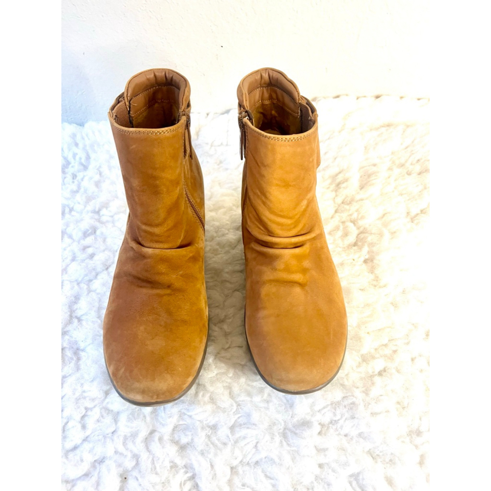 Skechers Suede Parallel Wedge Ankle Boots in Taupe Women Size 10M